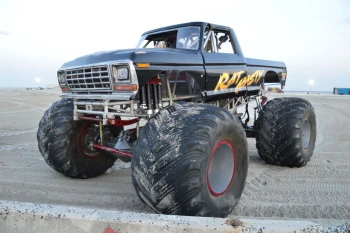  Fototapeta monster truck 4180